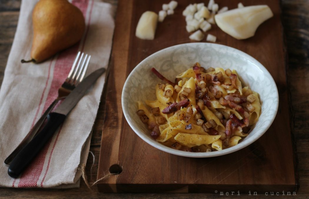 un insolito e gustoso accostamento, pere, pancetta e pecorino