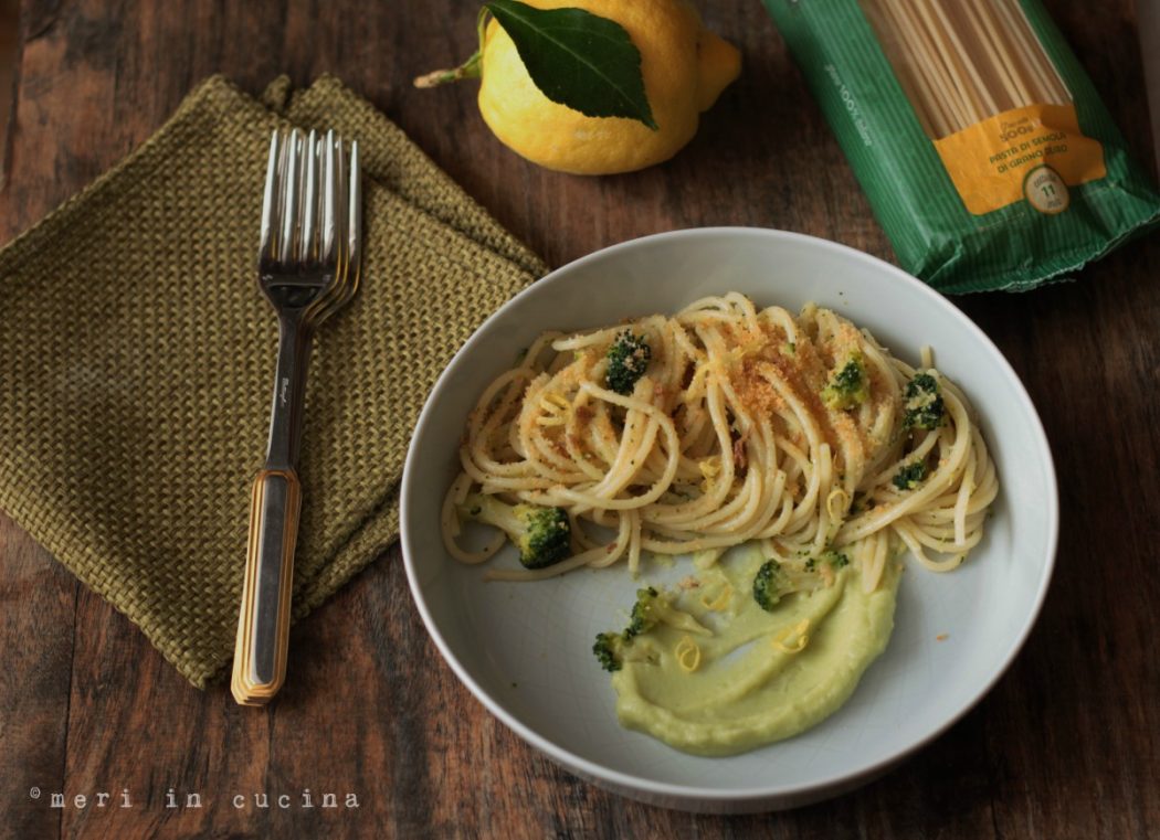 crema di broccoli e mollica all'acciuga per un piatto di spaghetti strepitoso