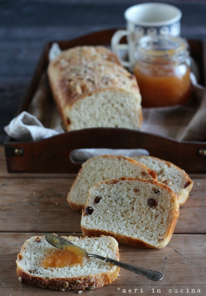 pane-al-miele-con-uvetta