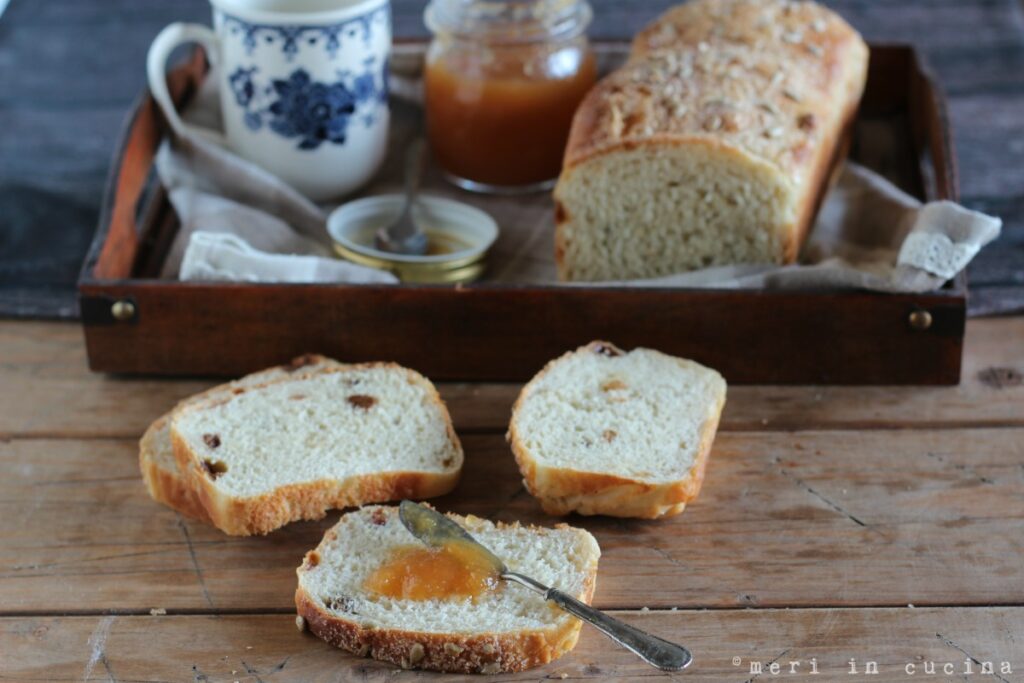 pane-al-miele-con-uvetta