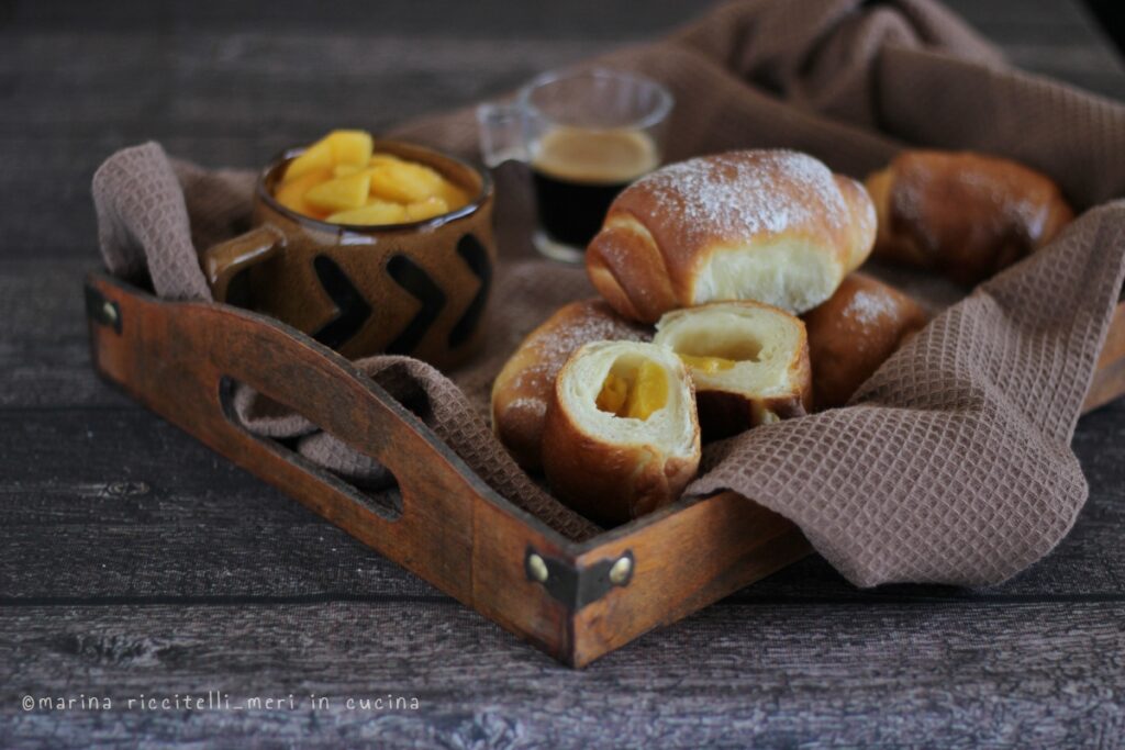 mini brioche alle pesche