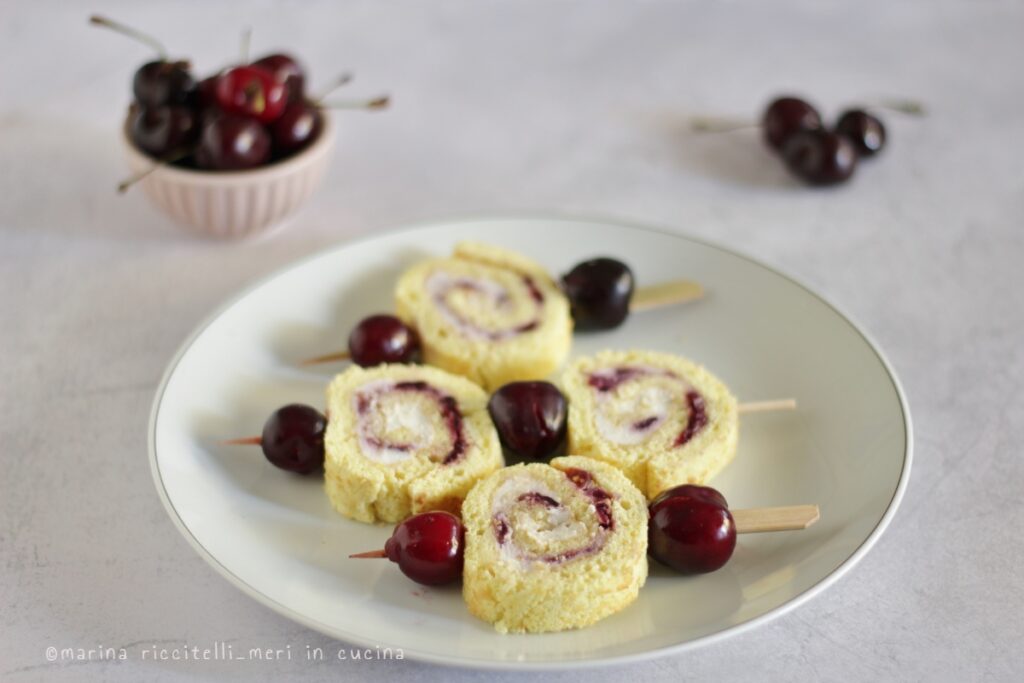 spiedini di pasta biscotto con ricotta e visciole