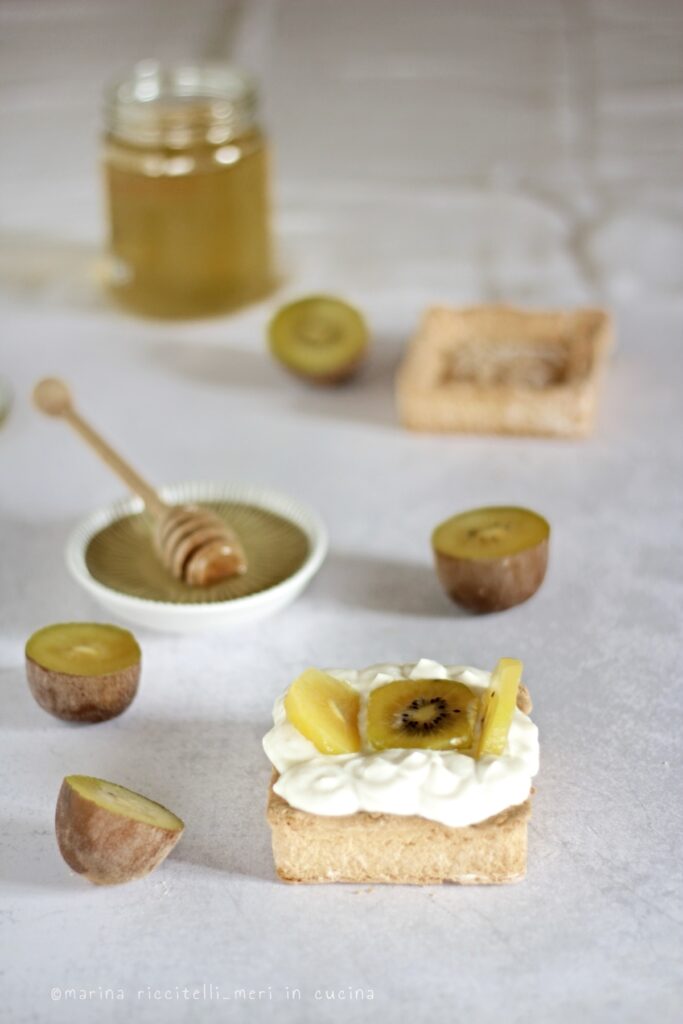 crostatine ai kiwi ricotta e miele