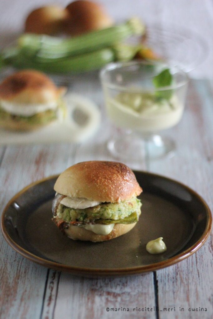 burger di zucchine, fiori e alici