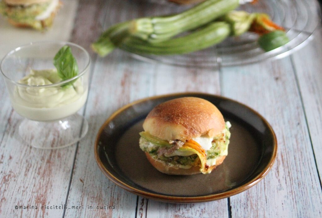 burger di zucchine, fiori e alici
