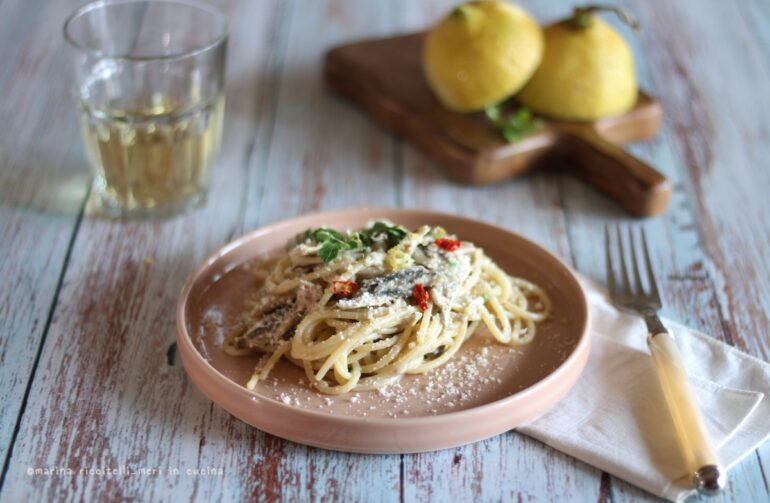 spaghetti con alici e pecorino